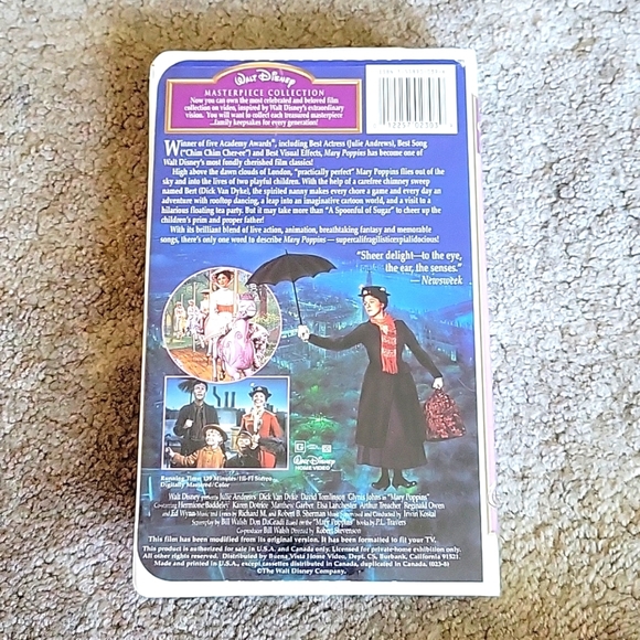 Walt Disney's Classic Mary Poppins VHS - Picture 2 of 5